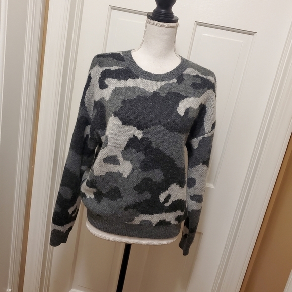 Lucky Brand Camo Print Knit Sweater size Medium - Picture 6 of 9